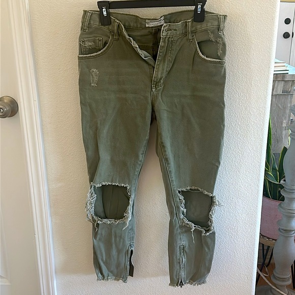 One X teaspoon jeans! Super cute olive green jeans ✨ - Picture 10 of 11